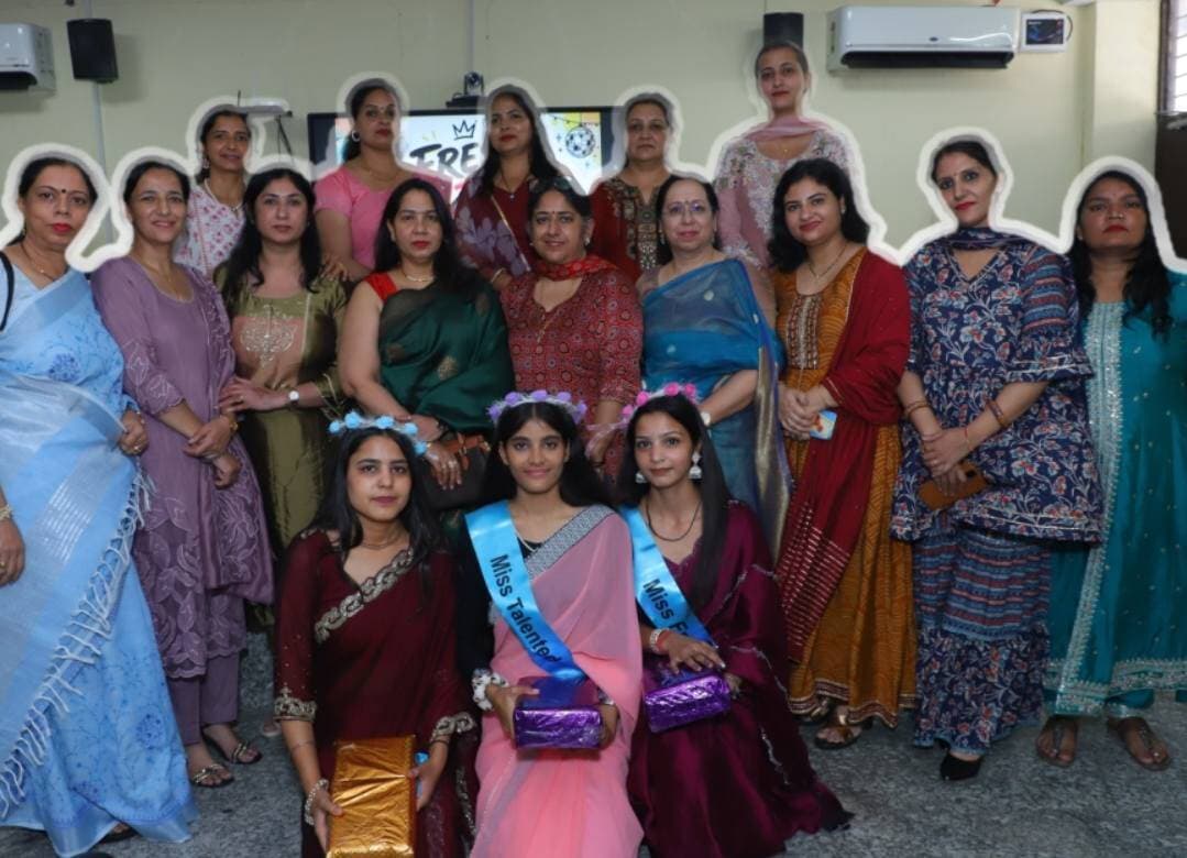 हिंदू गर्ल्स कॉलेज जगाधरी में बीण्एण् की छात्राओं ने किया नवप्रवेशी छात्राओं का स्वागत
हिंदू गर्ल्स कॉलेजए जगाधरी में बीण्एण् की छात्राओं द्वारा नवप्रवेशी छात्राओं के स्वागत हेतु फ्रेशर्स पार्टी का आयोजन उत्साह एवं उमंग के साथ किया गया। कार्यक्रम में प्रथम वर्ष की छात्राओं का गर्मजोशी से स्वागत किया गया। इस अवसर पर छात्राओं ने विभिन्न सांस्कृतिक प्रस्तुतियोंए संगीतए नृत्य एवं मनोरंजक खेलों में बढ़.चढ़कर भाग लिया। छात्राओं ने अपनी प्रतिभा का प्रदर्शन करते हुए कार्यक्रम को यादगार बना दिया।
इस अवसर पर प्राचार्या श्रीमती मोनिका खुराना ने नवप्रवेशी छात्राओं का स्वागत करते हुए कहा कि महाविद्यालय में प्रत्येक छात्रा को अपनी प्रतिभा को पहचानने और उसे निखारने के लिए विभिन्न अवसर प्रदान किए जाते हैं। उन्होंने छात्राओं को शिक्षा के साथ.साथ सांस्कृतिक एवं सह.पाठ्यक्रम गतिविधियों में भी सक्रिय रूप से भाग लेने के लिए प्रेरित किया। उन्होंने कहा कि ऐसे कार्यक्रम छात्राओं में आत्मविश्वासए नेतृत्व क्षमता एवं आपसी सहयोग की भावना को विकसित करते हैं।
फ्रेशर्स पार्टी के सफल आयोजन में डाॅ० श्रीमती पिंकी एवं श्रीमती रितू ने छात्राओं का उत्साहवर्धन करते हुए कहा कि महाविद्यालय में नए प्रवेश लेने वाली छात्राओं के लिए यह कार्यक्रम एक.दूसरे से परिचित होने और नए मित्र बनाने का अच्छा अवसर है। उन्होंने छात्राओं को सकारात्मक सोच के साथ महाविद्यालय की सभी गतिविधियों में भाग लेने तथा अपनी प्रतिभा को आगे बढ़ाने के लिए प्रेरित किया।
कार्यक्रम के दौरान विभिन्न मनोरंजक गतिविधियों एवं खेलों का आयोजन किया गयाए जिसमें छात्राओं ने उत्साहपूर्वक भाग लिया। सांस्कृतिक प्रस्तुतियों और नृत्य ने कार्यक्रम में विशेष आकर्षण पैदा किया। फ्रेशर्स पार्टी का उद्देश्य नवप्रवेशी छात्राओं को महाविद्यालय के वातावरण से परिचित करवाना तथा उनमें आत्मविश्वास एवं आपसी सौहार्द की भावना विकसित करना था।
इस अवसर पर सुश्री अनुपमा गर्गए डॉण् सुरूचि कलरा चौधरीए सुश्री निधि एवं डॉण् सलोनीए ने भी विद्यार्थियों को आशीर्वाद एवं शुभकामनाएं दीं।
कार्यक्रम का समापन हर्षोल्लास एवं सौहार्दपूर्ण वातावरण में हुआ। सभी छात्राओं ने कार्यक्रम का भरपूर आनंद लिया और नवप्रवेशी छात्राओं ने महाविद्यालय में अपने नए सफर की सुखद शुरुआत की।
फ्रेशर्स पार्टी के विजेता
मिस फ्रेशर दृ सुश्री आॅचल
मिस टैलेंट. सुश्री रविना
मिस ब्यूटि दृ सुश्री रितिका