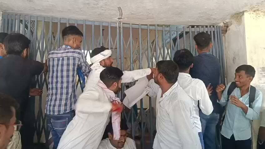 छतरपुर।बुंदेलखंड युनिवर्सिटी में Nsui के छात्रों ने कुलपति के चेंबर में कुलपति को सुनाई खरी खोटी...