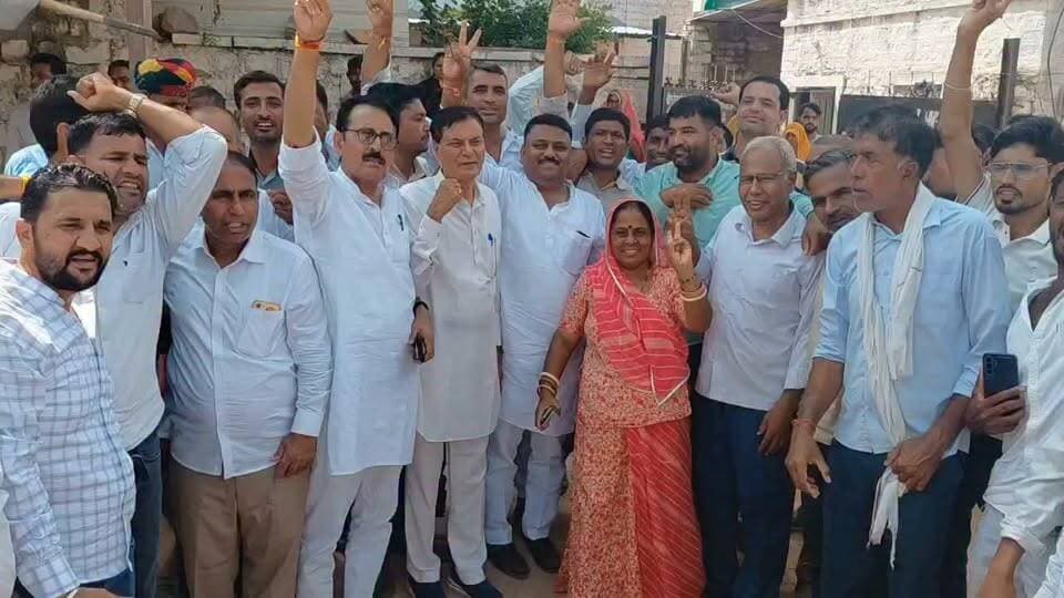 #भोपालगढ़ नगरपालिका चुनाव पूर्व विधायक कमसा मेघवाल व पुखराज गर्ग की अगुवाई में जश्न मनाते हुए!!👍👌💐