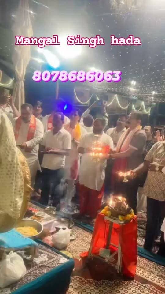 🙏🌺 श्री गणेशाय नमः 🌺🙏
कोटड़ी शिव चौक, कोटा में आयोजित गणेश मित्र मंडल के कार्यक्रम में लोकसभा अध्यक्ष श्री ओम बिरला जी के OSD आदरणीय श्री राजीव दत्ता जी ने सहभागिता कर भगवान श्री गणेश जी की विधिवत पूजा-अर्चना एवं आरती की।
इस पावन अवसर पर आदरणीय श्री राजीव दत्ता जी के साथ भगवान श्री गणेश जी की आरती करने का सौभाग्य प्राप्त हुआ।
विघ्नहर्ता भगवान श्री गणेश जी से सभी के सुख, समृद्धि एवं मंगलमय जीवन की कामना की। 🙏🌺
गणपति बप्पा मोरया! 🚩🙏
#GanpatiBappaMorya #Kota #KotaNews #GaneshUtsav #GaneshMitraMandal #RajivDutta