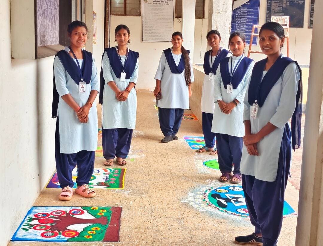 सेवा संकल्प अभियान ।। सेवा के रंग, राष्ट्र के संग, महाविद्यालयीन विद्यार्थियों ने रंगोली प्रतियोगिता में शामिल होकर, रंगोली बनाकर उकेरे अपने विचार।
#मेरेसपनोंकाभारत #MereSapnoKaBharat
#सेवा_संकल्प_अभियान #सेवा_की_कहानी #SevaSankalpAbhiyan #SevaSankalp #सेवा_के_रंग #JanBhagidari #ViksitChhattisgarh #SevaSeVikas