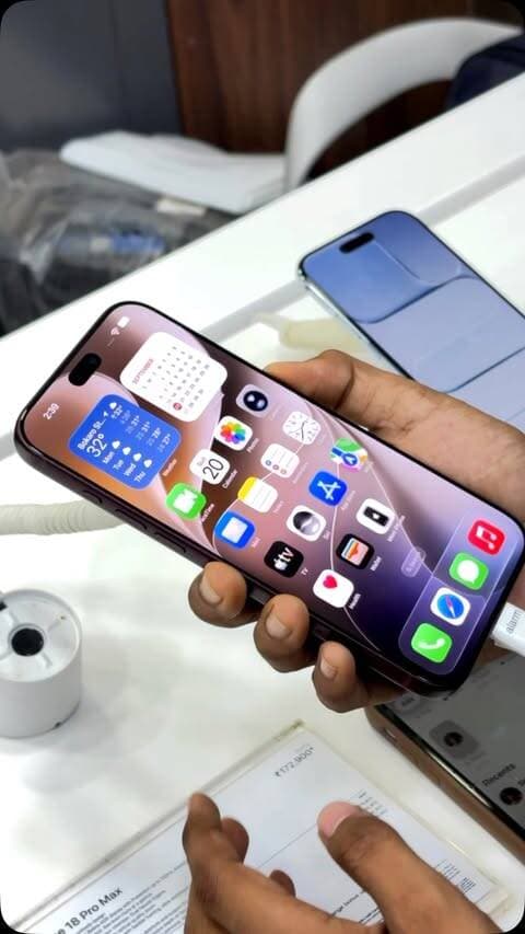Now get your I phone 18 pro and 18 pro max at Heena corporation bokaro 🎉 with crazy offers running right now .
Exchange bonus upto 10000 rs available 🎉
Easy emi’s options
.
.
.
.
.
.
#jharkhand #bokaroniwasi #bokaro #bokarosteelcity #citycenterbokaro
