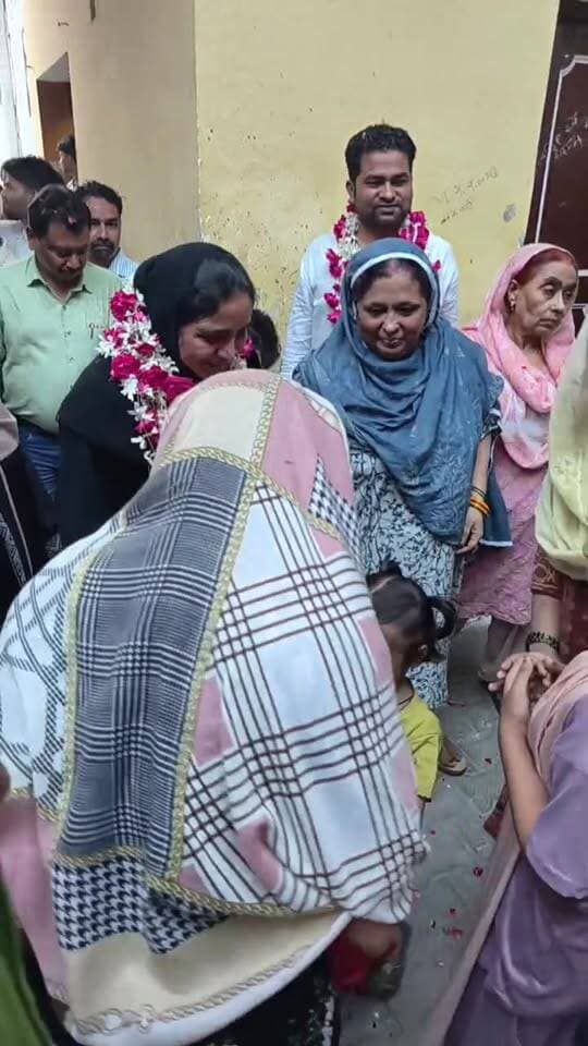 Rampur News | नगर पालिका अध्यक्ष सना खानम ने मामून शाह खान की मौजूदगी में वार्ड 31 की पांच सड़कों का लोकार्पण किया
#RanpurNews