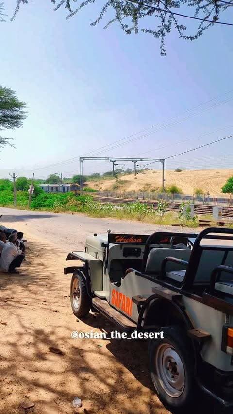 😍 #औसियां Desert के पास से गुजरती भारतीय रेल। 😍
#osiya #indianrailways #trending #explorepage
