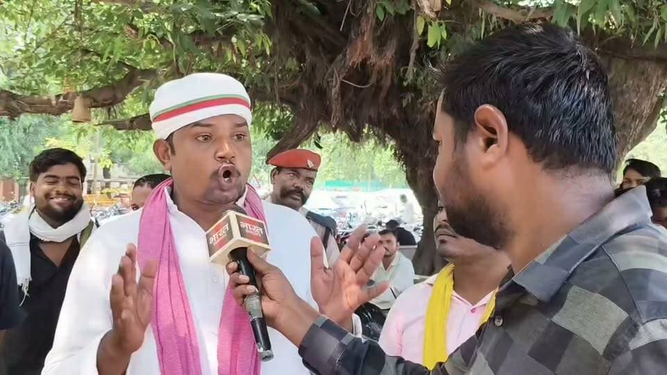 "घोसी में अपने बेटवा को क्यों नहीं चुनाव जिताए.."
ओपी राजभर के 'राजभर का बेटा सीएम बनेगा' वाले बयान पर आपस में भीड़ गए सपा और सुभासपा नेता..!