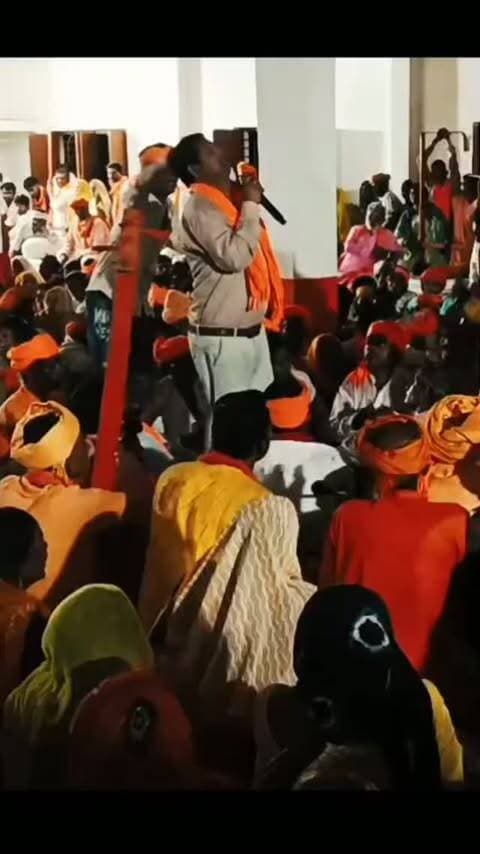 ---
*समाजसेवी दिनेश चंद्र आहारी के भजनों पर झूमे हजारों भक्त, पंडाल में गूंजा भक्ति रस! 🙏🎶*
*बादिया वडली धाम, गोवन गुरु महाराज के धाम* में आयोजित भजन सत्संग में जब समाजसेवी *दिनेश चंद्र आहारी* ने अपने मधुर कंठ से भजन गाना शुरू किया, तो पूरा पंडाल भक्ति के सागर में डूब गया।
आहारी जी के एक-एक भजन में ऐसी मधुरता, ऐसी शक्ति थी कि हजारों भक्त खुद को रोक नहीं पाए और झूम-झूम कर नाचने लगे।
भजनों की गूंज से पूरे पंडाल में आनंद ही आनंद छा गया। ऐसा लगा जैसे साक्षात गोवन गुरु महाराज का आशीर्वाद बरस रहा हो। हर आंख में भक्ति के आंसू, हर चेहरे पर मुस्कान और हर दिल में सिर्फ भक्ति!
भक्तों ने कहा - "बहुत भजन सुने, पर आहारी जी जैसे मधुर और दिल को छू लेने वाले भजन आज तक नहीं सुने।"
*जय गोवन गुरु महाराज! 🙏*
📍 बादिया वडली धाम, गोवन गुरु महाराज धाम
#DineshChandraAahari #BadiyaVadliDham #GovanGuruMaharaj #BhajanSatsang #BhaktiRas AnandHiAnand🌹🌹🙏