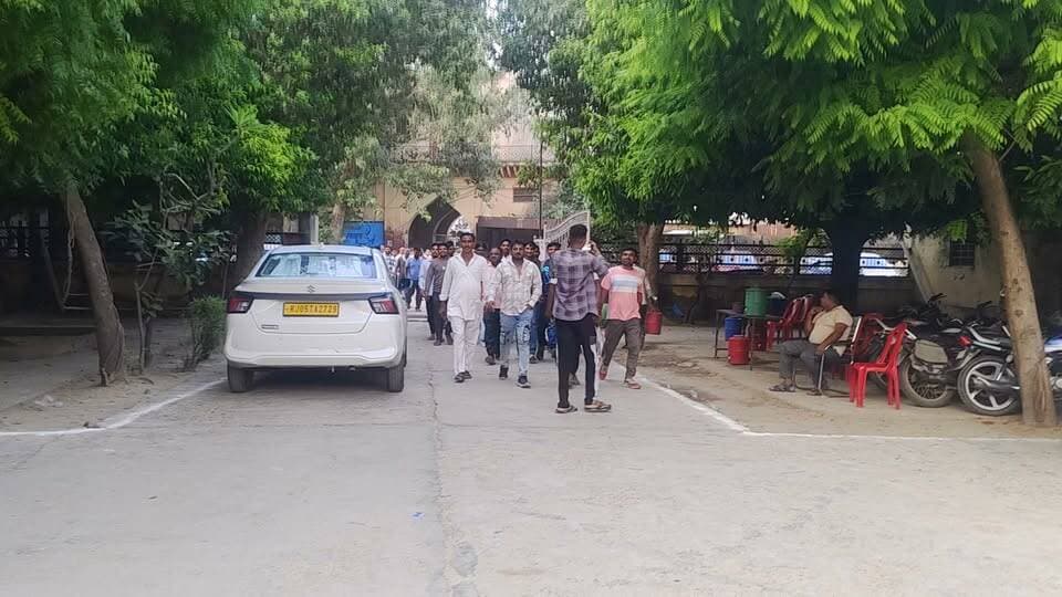 भरतपुर - डिप्टी मेयर बनते ही अंबिका सैनी को बधाई देने पहुंचे हजारों की संख्या में लोग