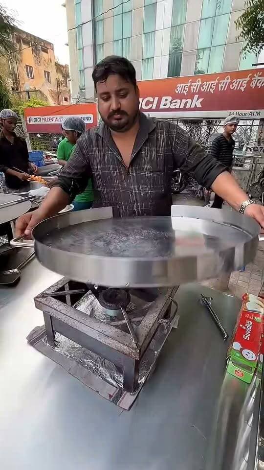 🔥 Most Hygienic Tawa Chaap Making In Huge Quantity 🤤 | Civil Lines, Kanpur | Kanpur Street Food
#TawaChaap #Chaap #SoyaChaap #KanpurStreetFood #KanpurFood #StreetFood #IndianStreetFood #FoodMaking #Foodie #FoodLovers