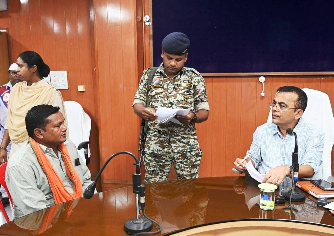 जनदर्शन में कलेक्टर ने सुनी आमजनों की समस्याएं, 65 आवेदनों पर त्वरित कार्रवाई के दिए निर्देश