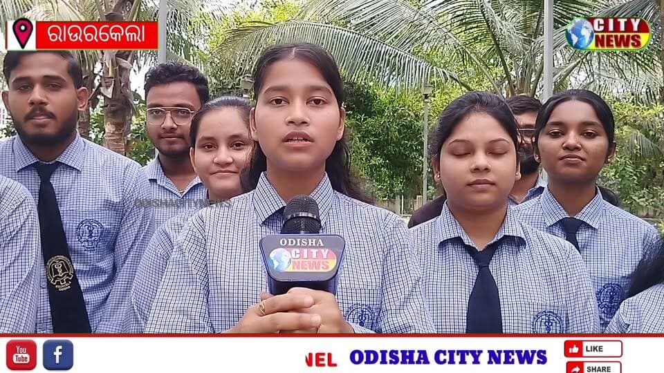କନକ ମଞ୍ଜରୀ ଇନଷ୍ଟିଚିୟୁଟ ଅଫ ଫାର୍ମାସିଟିକାଲ ସାଇନ୍ସରେ ୬ତମ ଜାତୀୟ ଫାର୍ମାକୋଭିଜିଲାନ୍ସ ସପ୍ତାହ ପାଳିତ
ରାଉରକେଲା ଛେଣ୍ଡ ସ୍ଥିତ କନକ ମଞ୍ଜରୀ ଇନଷ୍ଟିଚିୟୁଟ ଅଫ ଫାର୍ମାସିଷ୍ଟକାଲ ସାଇନ୍ସରେ ୬ ତମ ଜାତୀୟ ଫାର୍ମାକୋଭିଜିଲାନ୍ସ ସପ୍ତାହ (6th National Pharmacovigilance Week) ଆଜି ପାଳିତ ହୋଇଯାଇଛି। ପ୍ରଥମେ ଇନଷ୍ଟିଚିୟୁଟ ଛାତ୍ରଛାତ୍ରୀମାନେ ଏକ ବିଶାଳ ରାଲି କରିବା ସହ ଏକ ସଚେତନତା କାର୍ଯ୍ୟକ୍ରମ କ୍ୟାମ୍ପସ ପରିସରରେ କରିଥିଲେ ।ଭାରତରେ ୧୭ ସେପ୍ଟେମ୍ବରରୁ ୨୩ ସେପ୍ଟେମ୍ବର ୨୦୨୬ ପର୍ଯ୍ୟନ୍ତ ପାଳିତ ହେଉଛି। ଭାରତୀୟ ଫାର୍ମାକୋପିଆ କମିଶନ (IPC) ଦ୍ୱାରା ଏହି କାର୍ଯ୍ୟକ୍ରମ ସାରା ଦେଶରେ ଆୟୋଜନ କରାଯାଉଛି।ଏହି ବର୍ଷର ମୁଖ୍ୟ ବିଷୟବସ୍ତୁ (Theme) “ଫାର୍ମାକୋଭିଜିଲାନ୍ସ ମାଧ୍ୟମରେ ଔଷଧର ସଠିକ୍ ବ୍ୟବହାରକୁ ପ୍ରୋତ୍ସାହନ – ସୁରକ୍ଷିତ ସ୍ୱାସ୍ଥ୍ୟସେବା ଦିଗରେ ଏକ ପଦକ୍ଷେପ” (“Promoting Rational Use of Medicines through Pharmacovigilance – A Step Towards Safer Healthcare”)ଏହାର ଉଦ୍ଦେଶ୍ୟ: ସ୍ୱାସ୍ଥ୍ୟ ସେବା ପ୍ରଦାନକାରୀ, ଗବେଷକ ଏବଂ ସାଧାରଣ ଜନତାଙ୍କ ମଧ୍ୟରେ ଔଷଧର ପାର୍ଶ୍ୱ ପ୍ରତିକ୍ରିୟା ବା Adverse Drug Reaction (ADR) ର ରିପୋର୍ଟିଂ ଏବଂ ସୁରକ୍ଷିତ ଔଷଧ ବ୍ୟବହାର ବିଷୟରେ ସଚେତନତା ସୃଷ୍ଟି କରିବା। ଏହି ସପ୍ତାହ ପାଳନ ଅବସରରେ କେନ୍ଦ୍ର ସ୍ୱାସ୍ଥ୍ୟ ଓ ପରିବାର କଲ୍ୟାଣ ମନ୍ତ୍ରଣାଳୟ ପକ୍ଷରୁ ଭାରତୀୟ ଜାତୀୟ ଫର୍ମୁଲାରୀ (NFI) ର ୭ମ ସଂସ୍କରଣ । ଏହି କାର୍ଯ୍ୟକ୍ରମରେ ଇନଷ୍ଟିଚିୟୁଟ ସମସ୍ତ କର୍ମଚାରୀ ଓ ଛାତ୍ରଛାତ୍ରୀମାନେ ମିଳିତ ଭାବେ ପାଳନ କରିଥିଲେ।