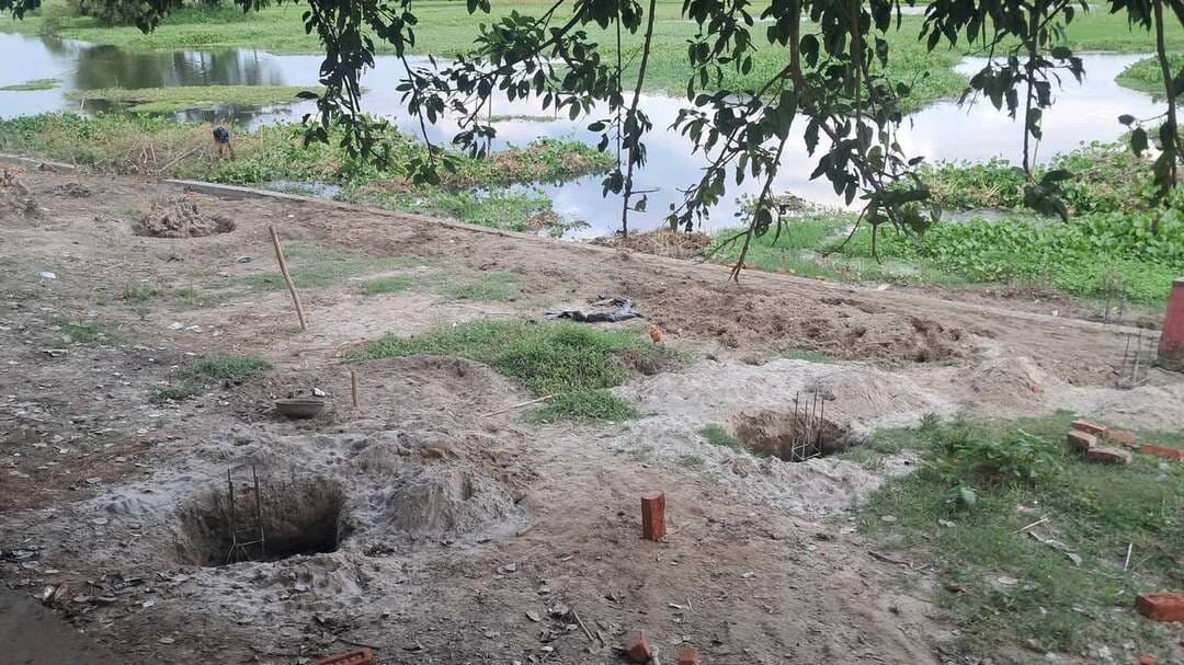 रामपुर पंचायत बेलवा में छठ घाट का निर्माण कार्य शुरू है टुकड़े इट 2 नंबर वाली से काम किया जा रहा है! योजना का बोर्ड अभी तक नहीं लगा फिर होगा बड़ा घोटाला.....