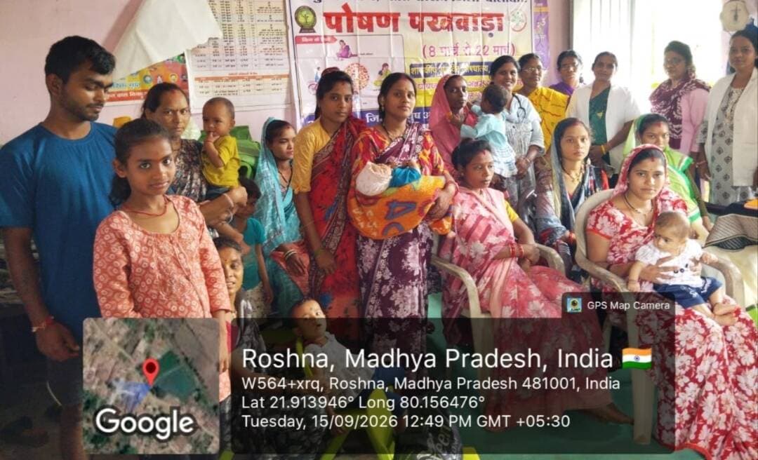 #बालाघाट
स्वस्थ भविष्य के लिए आयुर्वेद का संदेश पहुंचा गांव-गांव
राष्ट्रीय आयुर्वेद दिवस के उपलक्ष्य में रोशना में विविध जन-जागरूकता गतिविधियां, 295 लोग हुए लाभान्वित
आगामी 23 सितंबर 2026 को मनाए जाने वाले 11वें राष्ट्रीय आयुर्वेद दिवस के उपलक्ष्य में आयुष्मान आरोग्य मंदिर, रोशना द्वारा “Ayurveda for a Healthier Tomorrow – स्वस्थ भविष्य के लिए आयुर्वेद” थीम के अंतर्गत 15 सितंबर से विभिन्न जन-जागरूकता एवं स्वास्थ्यवर्धक गतिविधियों का आयोजन किया जा रहा है। अभियान के माध्यम से ग्रामीण क्षेत्रों में आमजन को आयुर्वेद चिकित्सा पद्धति, स्वस्थ जीवनशैली और औषधीय पौधों के महत्व के प्रति जागरूक किया जा रहा है।
ग्राम पंचायत एवं महिला एवं बाल विकास विभाग के समन्वय से विभिन्न ग्रामों में प्रतिदिन अलग-अलग गतिविधियां आयोजित की जा रही हैं। इनमें स्वास्थ्य शिविर, पोषण शिविर, वृद्धजन स्वास्थ्य एवं जागरूकता शिविर, वृक्षारोपण, औषधीय पौधों का वितरण, औषधीय पौधों के गुणों की जानकारी, आयुर्वेद संवाद तथा विभिन्न जन-जागरूकता गतिविधियां प्रमुख रूप से शामिल हैं।
औषधीय पौधों के उपयोग की दी जानकारी
अभियान के दौरान ग्रामीणों को विभिन्न औषधीय पौधों के महत्व एवं उनके उपयोग के बारे में जानकारी दी जा रही है। साथ ही स्वस्थ जीवनशैली अपनाने, संतुलित पोषण लेने तथा सामान्य रोगों से बचाव के लिए आवश्यक स्वास्थ्य परामर्श भी प्रदान किया जा रहा है। वृद्धजनों के स्वास्थ्य को ध्यान में रखते हुए विशेष स्वास्थ्य एवं जागरूकता शिविर भी आयोजित किए गए। इन गतिविधियों का आयोजन आयुष्मान आरोग्य मंदिर, रोशना की आयुर्वेद चिकित्सा अधिकारी डॉ. वैशाली वाकड़े एवं समस्त स्टाफ तथा महिला एवं बाल विकास विभाग के आंगनवाड़ी केंद्र रोशना की कार्यकर्ता श्रीमती मंजू खोबरागड़े के सहयोग एवं समन्वय से किया जा रहा है।
295 लोग हुए लाभान्वित
15 सितंबर 2026 से अब तक आयोजित विभिन्न गतिविधियों में कुल 295 हितग्राही एवं आमजन लाभान्वित हो चुके हैं। स्वास्थ्य एवं पोषण संबंधी जानकारी के साथ ग्रामीणों को आयुर्वेद आधारित स्वस्थ जीवनशैली अपनाने के लिए प्रेरित किया जा रहा है।
अभियान का मुख्य उद्देश्य ग्रामीण क्षेत्रों में आयुर्वेद के प्रति जन-जागरूकता बढ़ाना, स्वस्थ जीवनशैली को प्रोत्साहित करना तथा औषधीय पौधों एवं आयुर्वेदिक चिकित्सा पद्धति के महत्व की जानकारी आमजन तक पहुंचाना है। “स्वस्थ भविष्य के लिए आयुर्वेद” के संदेश के साथ संचालित यह अभियान 23 सितंबर को राष्ट्रीय आयुर्वेद दिवस के आयोजन तक विभिन्न गतिविधियों के माध्यम से जारी रहेगा।
#ayush_mp
#CMMadhyaPradesh #AyurvedaDay #JansamparkMP