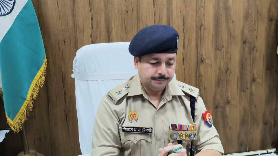 Sambhal ई-रिक्शा व टेम्पों संचालकों के खिलाफ विशेष अभियान, सितंबर माह मे 1000 चालान व 250 वाहन किये सीज,हादसों के द्रष्टिगत एसपी ने लिया फैसला।