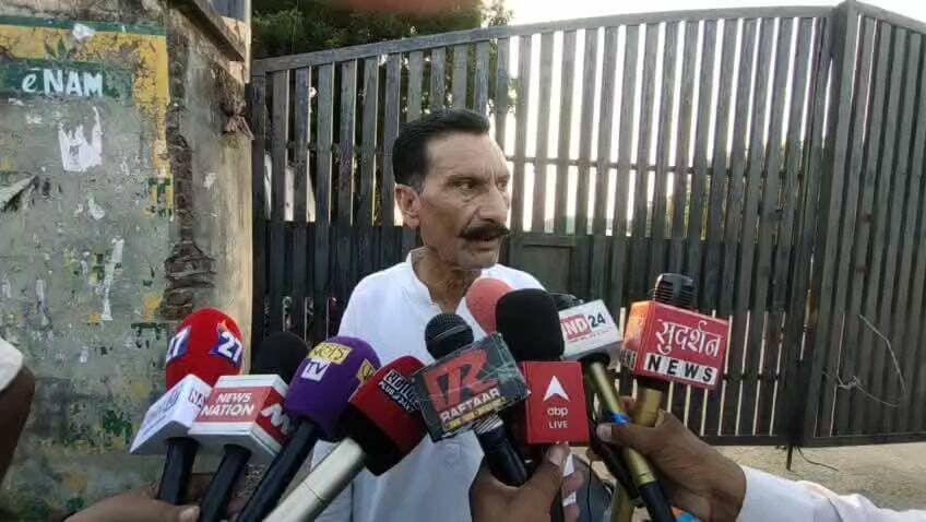 विधायक तिलकराज बेहड़ को थप्पड़ मारने की घटना, किच्छा मतगणना स्थल पर बवाल, कांग्रेसी नेता NU khan भाजपा भाजपा पर बोला हमला
#TilakRajBehad #Kichha #KichhaNews #KichhaElection #Election2026 #CountingCentre #CountingDay #UttarakhandNews #UttarakhandPolitics #PoliticalClash #ViralVideo #BreakingNews #Congress