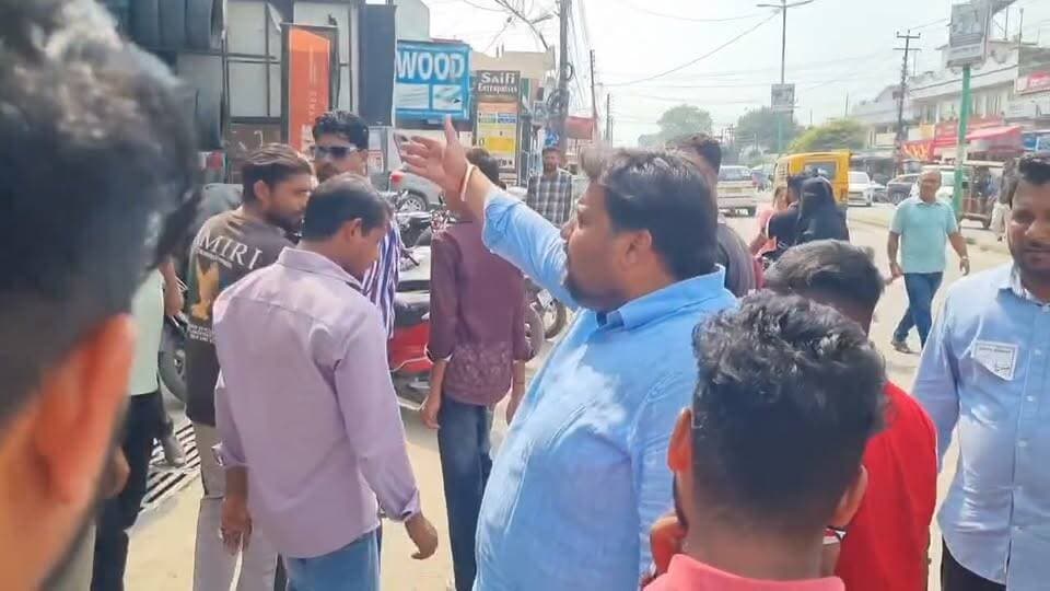 आखिर क्यों जोड़े किच्छा विधायक तिलकराज बेहड़ का हाथ पूर्व विधायक के भतीजे मोनू शुक्ला ने!