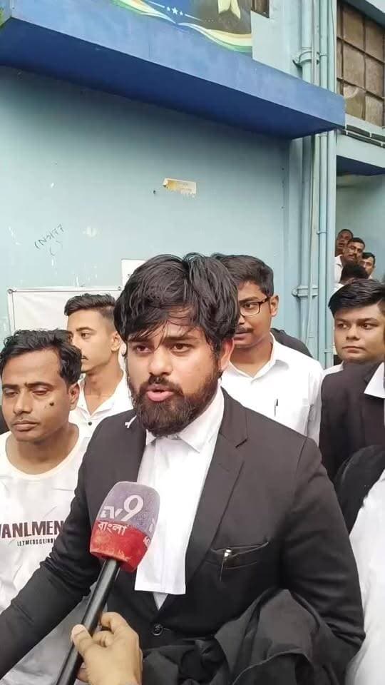 ভাঙড় কাণ্ডে সায়নকে ডিম!
Eggs thrown at Sayan Banerjee at Baruipur Court over the Bhangar incident
#reelsviralシ #BJPNEWS #baruipurupdate #reelsviralシ #baruipurcollage #BaruipurIncident #trendingreels #reelsfacebook #TMC #BJPNEWS #BaruipurNews #mutton #khash #BaruipurNews #police #CPIM #murders #baruipursports #newstoday #sonarpurnews #সোনারপুর #BaruipurNews #ক্যানিং #জয়নগর #বারুইপুর #follower #Baruipur #Sonarpur #Baruipur #exclusive
#training #Sayan