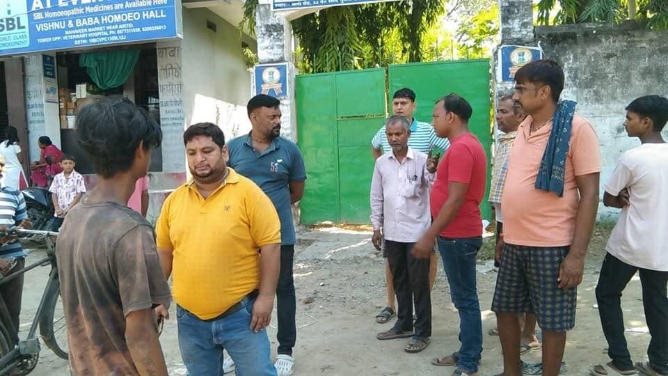 #BREAKING | दलसिंहसराय थाना रोड में टावर का तार चोरी करते 1 चोर रंगे हाथ पकड़ा, 2 फरार | 3 महीने से सर्विस सेंटर में हो रही थी चोरी
#Dalsinghsarai #ThanaRoad #TowerWireChori #ChorPakdaGaya #RahulKumar #DilipPoddar #ShahpurPatori #BikkiBittu #Sardarganj #Salakhanni #GadiServiceCentre #MotorChori #GasChulhaChori #PublicNePakda #PoliceKoSaunpa #SamastipurNews #BiharCrime #BiharNews #ChorGiraftar #दलसिंहसराय #थाना_रोड #टावर_तार_चोरी