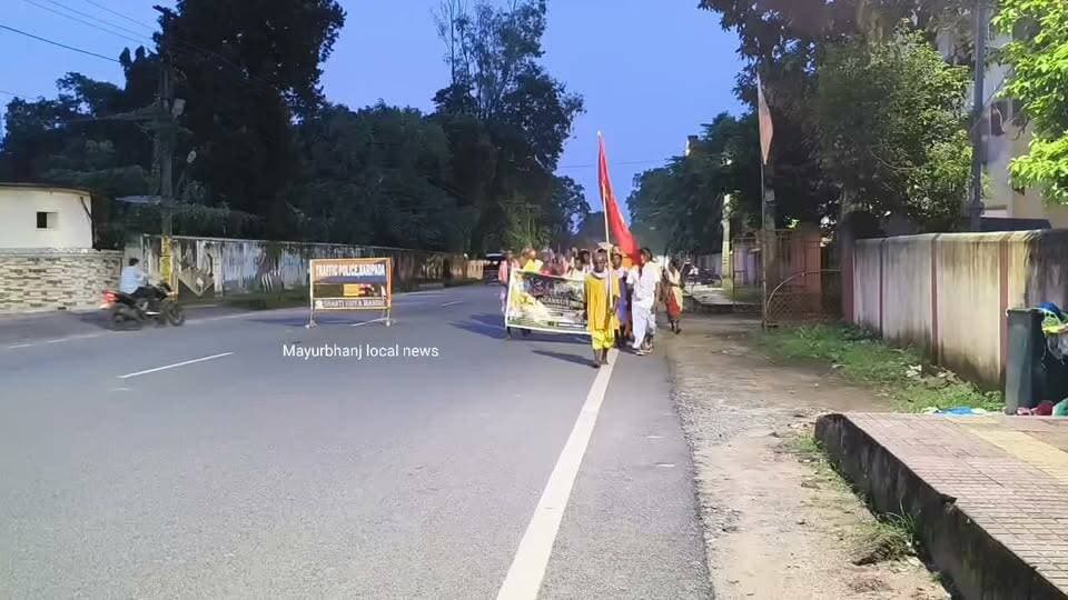 #ଜଗତଗୁରୁ ଗୌଡେଶ୍ବର ଆଚାର୍ଯ୍ୟ ପୀଠ ପକ୍ଷରୁ ଶ୍ରୀପତ ଗୋପୀବଲ୍ଲପୁର ରୁ ଶ୍ରୀଧାମ ପୁରୀ କୁ ଖୋଳ କୀର୍ତ୍ତନ କରି ସାଙ୍ଗରେ ପଦଯାତ୍ରାରେ ବାହାରିଲେ ଶତାଧିକ ବୈଷ୍ଣବ।।।।।
#Mayurbhanj
#Baripada