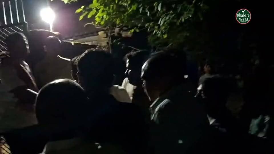 आजमगढ़ के अहिरौला क्षेत्र में तीन मौतों के बाद परिवार ने बताई अपनी बात, सामने आया बयान
#खबरेंअभीतक #KhabareAbhiTak #आजमगढ़ #अहिरौला