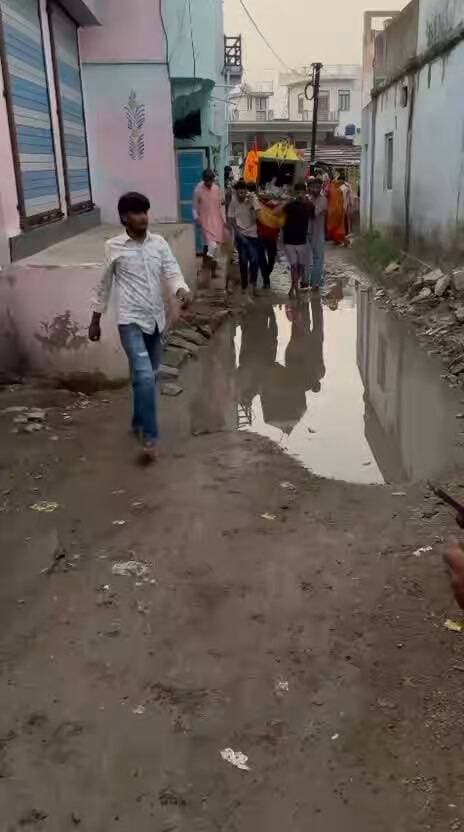 वजीरपुर उपखंड के मीणा बड़ौदा गांव में रास्तों की बदहाल स्थिति,