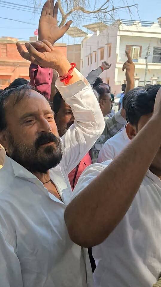 निकाय चुनाव 2026
भाजपा और कांग्रेस पार्षद पहुंचे निगम
शुरू हुई मतदान की प्रक्रिया
भाजपा में आज दिखा कल से दुगना जोश
अल्पसंख्य के सामने भाजपा ने खेला ओबीसी कार्ड
#bikaner #rajasthan #election #nagar_nigam #bikaner_update