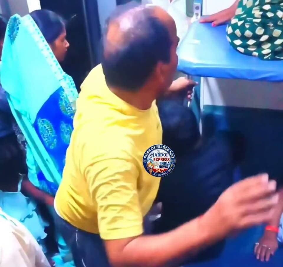कैफियात एक्सप्रेस के दिव्यांग कोच में हंगामा, दिव्यांग यात्री से अभद्रता का आरोप
अयोध्या/दिल्ली, 22 सितंबर। दिल्ली-कैफियात एक्सप्रेस ट्रेन के दिव्यांग कोच में मंगलवार को विवाद और मारपीट की घटना सामने आई है। आरोप है कि कोच में सवार एक दिव्यांग यात्री के साथ कुछ अराजक तत्वों ने गाली-गलौज करते हुए बेहद अभद्र व्यवहार किया।
घटना के दौरान ट्रेन के कोच में काफी देर तक अफरा-तफरी और हंगामे का माहौल बना रहा। बताया जा रहा है कि यात्रियों के बीच बात इतनी बढ़ गई कि नौबत कहासुनी और मारपीट तक पहुँच गई।
यात्रियों में आक्रोश, निष्पक्ष जांच की मांग
दिव्यांग जनों के लिए आरक्षित कोच में ही दिव्यांग यात्री के साथ हुई इस तरह की दुर्व्यवहार की घटना को लेकर साथी यात्रियों में भारी नाराजगी देखी जा रही है।
यात्रियों ने रेलवे प्रशासन और आरपीएफ (RPF) से मामले का संज्ञान लेने, जांच कराने तथा दोषी व्यक्तियों के खिलाफ सख्त कानूनी कार्रवाई करने की मांग की है। प्रत्यक्षदर्शियों के बयान और जांच के बाद ही मामले की पूरी सच्चाई और स्थिति स्पष्ट हो सकेगी।
