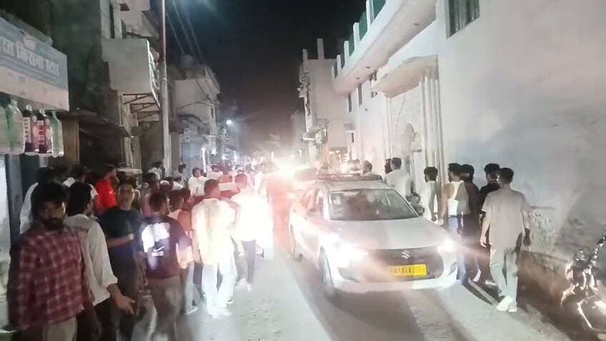बाजपुर मुंडिया मे दो पक्ष भिड़े पुलिस सुस्त
