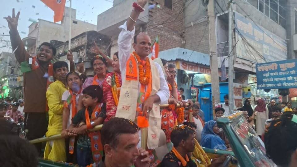 रतनगढ़ में निकाय चुनाव में विजयी हासिल करने के बाद निकाला धन्यवाद जुलूस