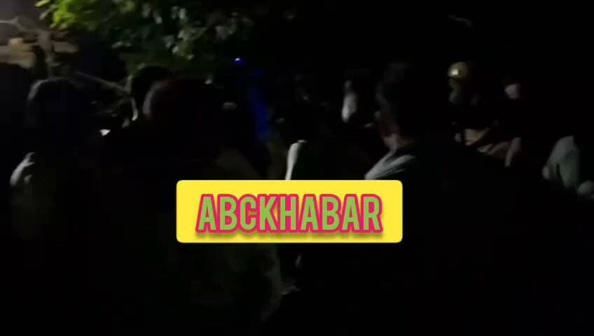 घर में पूजा के दौरान खूनी वारदात, मकानमालिक ने पत्नी समेत दो पंडितों की गोली मारकर की हत्या, लाइसेंसी पिस्टल से ताबड़तोड़ फायरिंग के बाद घर में बच्चों संग खुद को बंद किया आरोपी, कई थानों की फोर्स ने घेरा मकान, शव भी नहीं बरामद
आजमगढ़
https://abckhabar.in/?p=8489