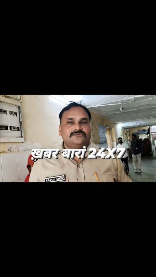 #बारां
बारां-कवाई के पास कार व बल्गर ट्रॉले में टक्कर, 4 की मौत,,
झुंझुनूं जिला निवासी डॉ दंपति की परिवार सहित दुर्घटना में मौत, मांडलगढ़ पीएमओ डॉ सुरेश गजराज सहित पत्नी और दोनों बच्चों की मौत, पत्नी डॉ शालिनी मौर्य, 12 वर्षीय बेटा स्वप्निल, 7 वर्षीय बेटी निलिशा, की हुई मौत, अपने परिवार सहित छबड़ा से जयपुर की और जा रहे थे, ट्रोले ने मारी कार को टक्कर मौके पर ही हुई चारों की मौत, ट्रक चालक मौके से फरार, कवाई थाना प्रभारी राजपाल सिंह यादव ने दी जानकारी।।