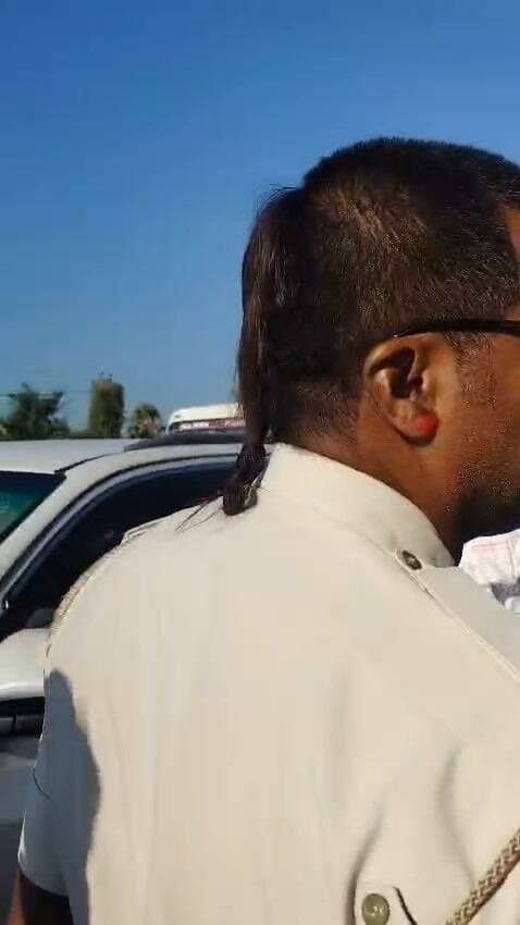बॉलीवुड फिल्म एक्टर सोनू सूद बाढ़ पीड़ितों के लिए दिखाई दरियादिली, मोकामा में पहुँचकर अपने समर्थकों से किया मुलाकात, बाढ़ पीड़ितों के मदद के लिए पटना से मोकामा होते हुए बेगूसराय के लिए हुए रवाना, वही बाहुबली विधायक अंनत सिंह ने बॉलीवुड एक्टर सोनू सूद को सम्मान प्रकट करते हुए अपनी निजी 'लैंड क्रूजर' गाड़ी उनके लिए भेजी, सोनू सूद ने अनंत सिंह के इस सम्मान को सहर्ष स्वीकार किया और उसी लैंड क्रूजर में सवार होकर बेगूसराय के लिए हुए रवाना #vairalpost #trendingnow #Bollywoodactor #SonuSood #Begusaraibihar #FloodReliefAssistance #patnamokama #nonfollowers