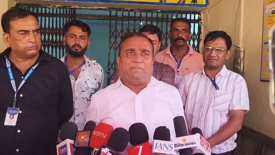 उपसभापति बनने के बाद हरीश मोदी का बड़ा बयान सामने आया है हरीश मोदी ने भाजपा नेताओं का आभार जताया #bjp #cmbhajanlalsharmarajasthan #madanrathod #yoonuskhan #didwanakuchaman #khabar #nagar #parishad #chunavnews