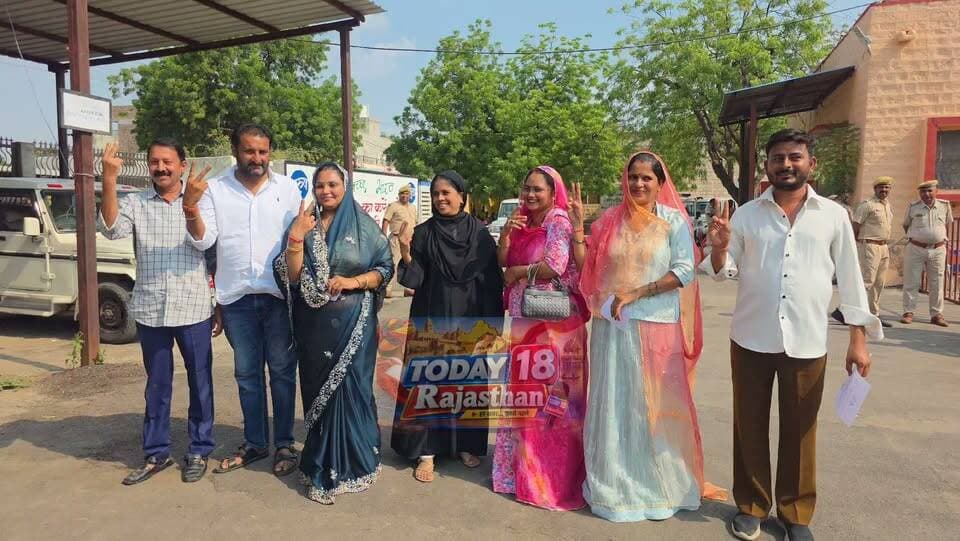 #Jalore: नगर परिषद उपसभापति चुनाव के लिए कांग्रेस के 11 निर्वाचित पार्षद मतदान के लिए पहुंचे नगर परिषद Congress - The Soul Of India Ramila Meghwal