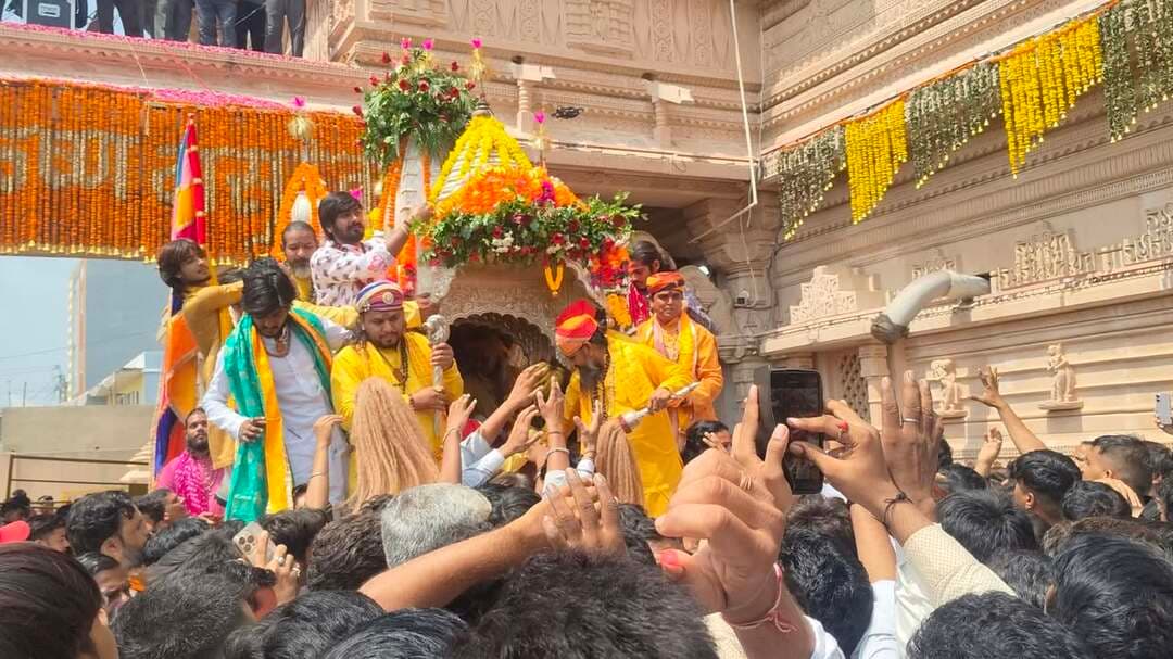 जलझूलनी एकादशी पर चांदी के रथ पर नगर भ्रमण को निकले सांवरिया सेठ
,
#Sanwariyaseth