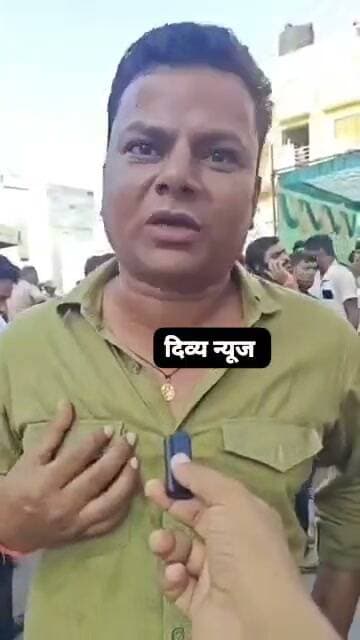 कहीं पे निगाहें कहीं पर निशाना....