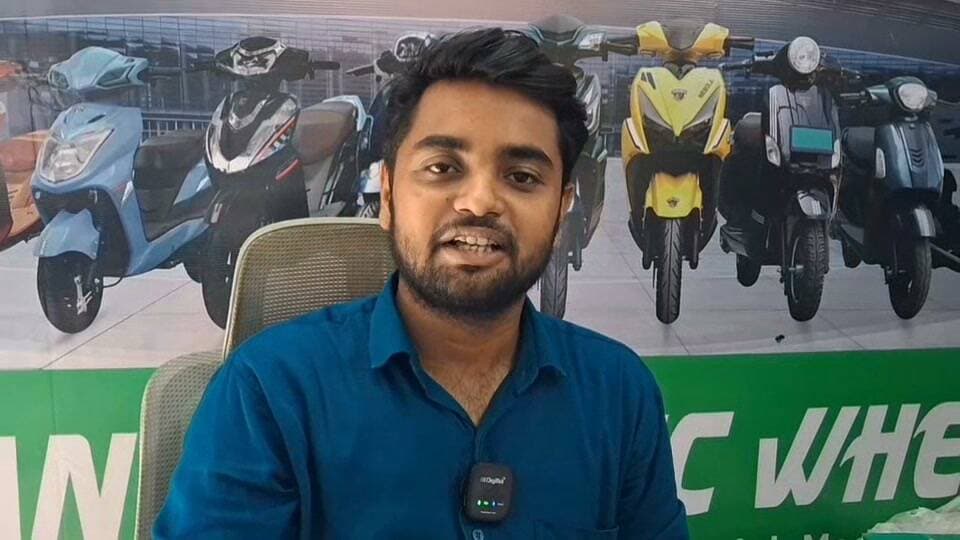 যাত্রীবোঝাই বাস বর্ধমানের পালসিট টোল প্লাজায় নিয়ন্ত্রণ হারিয়ে ধাক্কা,দুর্ঘটনার কবলে বাস!আহত ১২ জন।
#viral
#flowers
#hilights
#BARTAKAR
#Burdwan