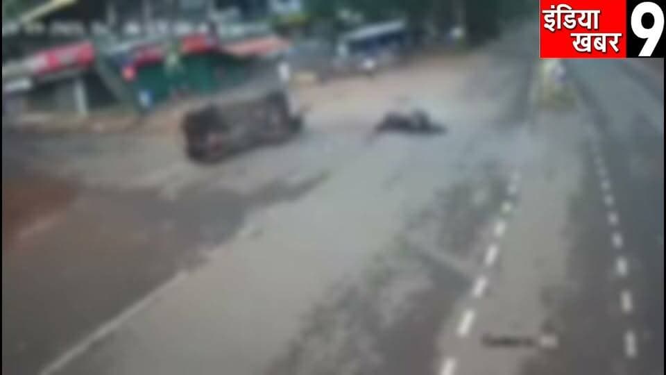बाइक की रफ्तार ने मचाया कहर! टक्कर लगते ही पलटी जीप, CCTV VIDEO वायरल
#UttarakhandNews
#BreakingNews
#Congress
#HaridwarNews
#uttarakhand
#BJP