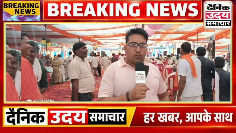 Bhind : गोरमी नगर में गौरव महोत्सव कार्यक्रम का हुआ आयोजन
गोरमी नगर के सुप्रसिद्ध जल विहार महोत्सव मेले का शुभारंभ आज मध्य प्रदेश शासन के कैबिनेट मंत्री राकेश शुक्ला के द्वारा गोरमी गौरव महोत्सव कार्यक्रम के तहत किया गया इस दौरान कैबिनेट मंत्री राकेश शुक्ला ने फीता काटकर गोरमी नगर में चलने वाले जल विहार मेले का शुभारंभ किया हम आपको बता दें कि फिर इसके दौरान मंडी परिसर में आयोजित गौरव महोत्सव कार्यक्रम के दौरान स्थानीय वार्ड वासियों को श्री रामचरितमानस के साथ-साथ श्रीफल भेंट किया गया हम आपको बता दें कि दौरान वरिष्ठ लोगों का सम्मान एवं वरिष्ठ नागरिकों का सम्मान भी किया गया कैबिनेट मंत्री राकेश शुक्ला ने अपने पिताजी की पुण्य स्मृति पर रामचरितमानस की पुस्तकों का वितरण भी यहां किया इस दौरान कैबिनेट मंत्री मध्य प्रदेश शासन राकेश शुक्ला ने गर्मी नगर को लगभग एक करोड़ की सौगात जिसमें गोरमी नगर से होकर गुजरने वाला एक बाईपास शामिल हम आपको बता दें कि दौरान उनके सामने वरिष्ठ भाजपा नेता गोकुल परमार ने गोरमी नगर में गौशाला को लेकर बात कही थी हम आपको बता दें कि इस दौरान कैबिनेट मंत्री ने उनकी इस बात पर जोर देते हैं यह हुए भी कहा कि आपकी बात सर आंखों पर है उन्होंने कहा कि गोरमी के विकास में कोई कमी नहीं छोड़ी जाएगी इस दौरान उनके साथ मध्य प्रदेश शासन में पूर्व राज्य मंत्री रहे ओपीएस भदौरिया भी मौजूद रहे हम आपको बता दें कि यहां उपस्थित जन सामान्य को संबोधित करते हुए ओपीएस भदोरिया ने कहा कि गर्मी क्षेत्र एक आस्था और विश्वास का केंद्र है उन्होंने कहा कि यहां आस्था और विश्वास लोगों के हृदय में विराजमान है उन्होंने कहा कि लोगों का विश्वास सदैव जनता के साथ रहा है इस दौरान उन्होंने लोगों को जोर देते हुए इस बात के लिए भी प्रेरित किया कि यदि गोरमी का विकास चाहते हो तो हर व्यक्ति को साथ चलना होगा उन्होंने कहा कि इसके लिए सड़कों पर चले आ रहे अतिक्रमण की प्रक्रिया को समाप्त करना होगा उन्होंने कहा यह केवल शासन की जिम्मेदारी नहीं है यह आप सब की भी जिम्मेदारी है उन्होंने कहा यदि सब एक साथ चलते हैं तभी सबका विकास होता है जब सबका साथ होता है