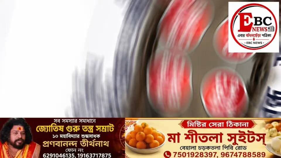 পড়ুয়ার আকাল, রাজ্যে বন্ধ হতে চলেছে ৯৩৩ স্কুল
রাজ্যে পড়ুয়ার সংখ্যা ধারাবাহিকভাবে কমে যাওয়ায় ৯৩৩টি প্রাথমিক, উচ্চ-প্রাথমিক এবং মাধ্যমিক স্কুল পাকাপাকিভাবে বন্ধ করার উদ্যোগ নেওয়া হয়েছে। বন্ধ হতে চলা স্কুলগুলির জমি, মাঠ ও অন্যান্য সম্পত্তির ভবিষ্যৎ ব্যবহার খতিয়ে দেখতে রাজ্য সরকারের তরফে বিশেষ কমিটি গঠন করা হচ্ছে।
জেলাশাসকদের নেতৃত্বে প্রতিটি জেলায় এই কমিটি গঠন করা হবে। স্কুলগুলির সম্পত্তি সংক্রান্ত বিষয়ে ৩০ দিনের মধ্যে রিপোর্ট জমা দেওয়ার নির্দেশ দেওয়া হয়েছে। বন্ধ স্কুলের জমি-মাঠ ও অন্যান্য সম্পত্তি সরকারের হাতে তুলে দেওয়ার প্রাথমিক পরিকল্পনা রয়েছে বলে জানিয়েছেন স্কুল শিক্ষামন্ত্রী দীপক বর্মন।
সরকারি সূত্রের দাবি, দীর্ঘদিন ধরে একাধিক স্কুলে পড়ুয়ার সংখ্যা উল্লেখযোগ্যভাবে কমেছে। এমনকী, তৃণমূল কংগ্রেসের আমলে বহু স্কুলে পড়ুয়ার সংখ্যা ৫০-এর নিচে নেমে গিয়েছিল বলেও দাবি করা হয়েছে।
