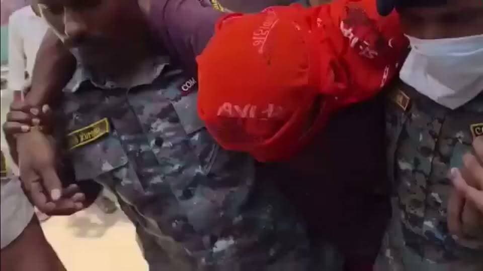 बिहार के जमुई में लड़की को बेड टच करने वाले का हाफ एनकाउंटर, जमुई में भगाने के दौरान पुलिस ने पैर में गोली मारी। अब तक 6 आरोपी गिरफ्तार ।
#Jamui #district #news #Bihar #police