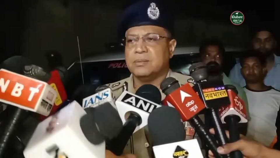 आजमगढ़ के अहिरौला क्षेत्र में हुई घटना के बाद एडीजी नवीन अरोड़ा का बड़ा बयान
#खबरेंअभीतक #KhabareAbhiTak #आजमगढ़ #अहिरौला #नवीनअरोड़ा