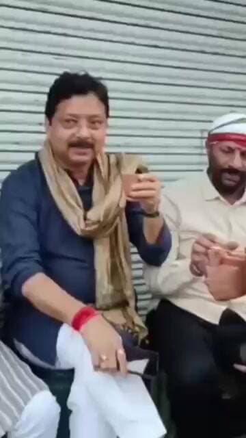 हाउसिंग बोर्ड प्रदेशअध्यक्ष अनुराग सिंह देव के साथ चाय पर चर्चा करते विश्रामपुर क्षेत्र के नेता गण