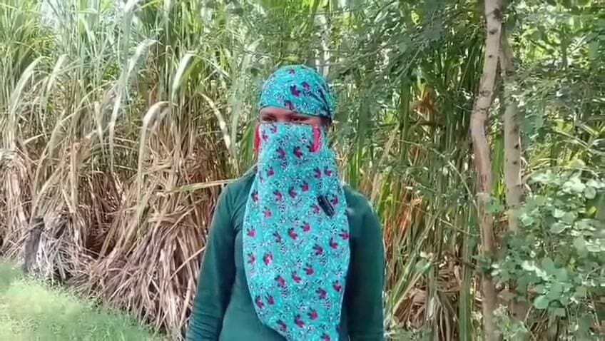 लखीमपुर खीरी: नाबालिग से सामूहिक दुष्कर्म का आरोप, गर्भवती होने पर खुला मामला
हैदराबाद थाना क्षेत्र की अजान चौकी इलाके में नाबालिग किशोरी से तीन अधेड़ उम्र के लोगों पर सामूहिक दुष्कर्म का आरोप लगा है। किशोरी के करीब 19 सप्ताह की गर्भवती होने के बाद मामला सामने आया।
पीड़ित परिवार का आरोप है कि घटना के बाद किशोरी को धमकाया गया और गर्भपात कराने का प्रयास भी किया गया। वहीं, ग्राम प्रधान पर समझौते का दबाव बनाने का आरोप लगाया गया है।
पीड़ित पक्ष न्याय की मांग को लेकर थाना हैदराबाद पहुंचा। प्रभारी निरीक्षक महेश पाठक ने बताया कि मामला अभी-अभी संज्ञान में आया है।
#लखीमपुरखीरी #हैदराबाद #अजान #नाबालिग #दुष्कर्म #बालसुरक्षा #न्याय #LakhimpurKheri