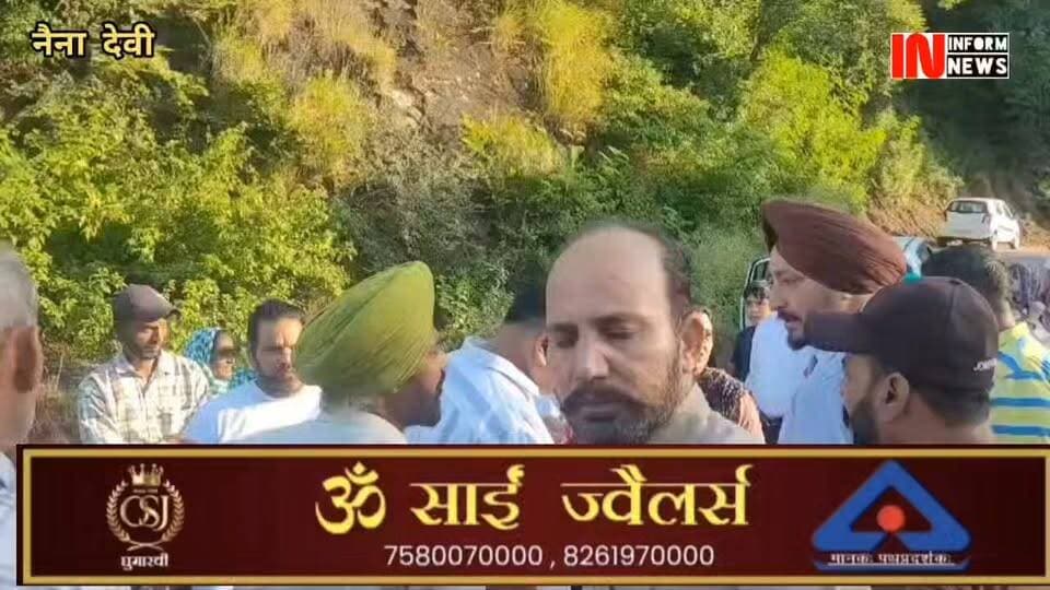 पंजाब रोडवेज की बस ओर श्रद्धालुओं की कार का एक्सीडेंट
बिलासपुर श्री नयना देवी जी
हिमाचल प्रदेश के विश्व विख्यात शक्तिपीठ श्री नैना देवी के समीप कौलां बाला टोबा से ऊपर सुबह सुबह बस और श्रद्धालुयों की कार का एक्सीडेंट हो गया
माता रानी की कृपा से किसी को भी चोट नहीं आई
प्राप्त जानकारी के मुताबिक पंजाब रोडवेज की बस जो श्री नैना देवी से आनंदपुर साहब की तरफ जा रही थी और श्रद्धालुओं की कार जो मंदिर के लिए आ रही थी टक्कर हो गई हालांकि कार का नुकसान हुआ है लेकिन गनीमत यह रही की किसी को भी चोट नहीं आई
हालांकि मोके पर बस चालक ओर कार चालक में किसकी गलती से ये हुआ बहस चली हुई थीं