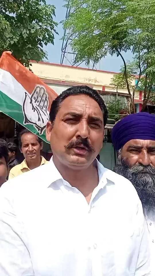 बाजपुर में कांग्रेसियों ने फूंका भाजपा सरकार का पुतला
बाजपुर। किच्छा नगर निकाय चुनाव के मतदान के दौरान स्ट्रॉन्ग रूम के बाहर विधायक तिलक राज बेहड़ के साथ कथित हाथापाई के विरोध में बुधवार को कांग्रेस कार्यकर्ताओं ने भाजपा सरकार का पुतला दहन कर आक्रोश जताया। कार्यकर्ताओं ने घटना की निंदा करते हुए दोषियों के खिलाफ कार्रवाई की मांग की।