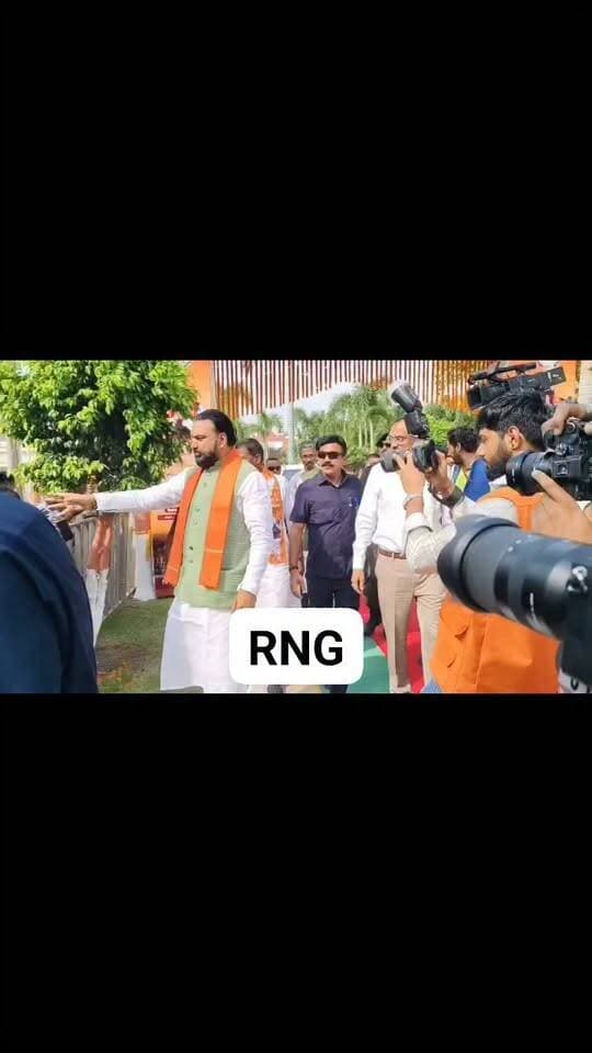 मुख्यमंत्री सम्राट चौधरी भोजपुर जिले के जगदीशपुर में हेलीकॉप्टर से उतरकर सीधे जगदीशपुर संग्रहालय का निरीक्षण कर रहे हैं. उन्होंने सर्वप्रथम वीर कुंवर सिंह की प्रतिमा पर माल्यार्पण किया है। भाजपा जदयू के कार्यकर्ताओं नेताओं से भी मुलाकात किया। लेकिन आम जनता से दूर रहे। किला परिसर में स्टॉल बनाए गए थे उसका भी उन्होंने निरीक्षण किया है।