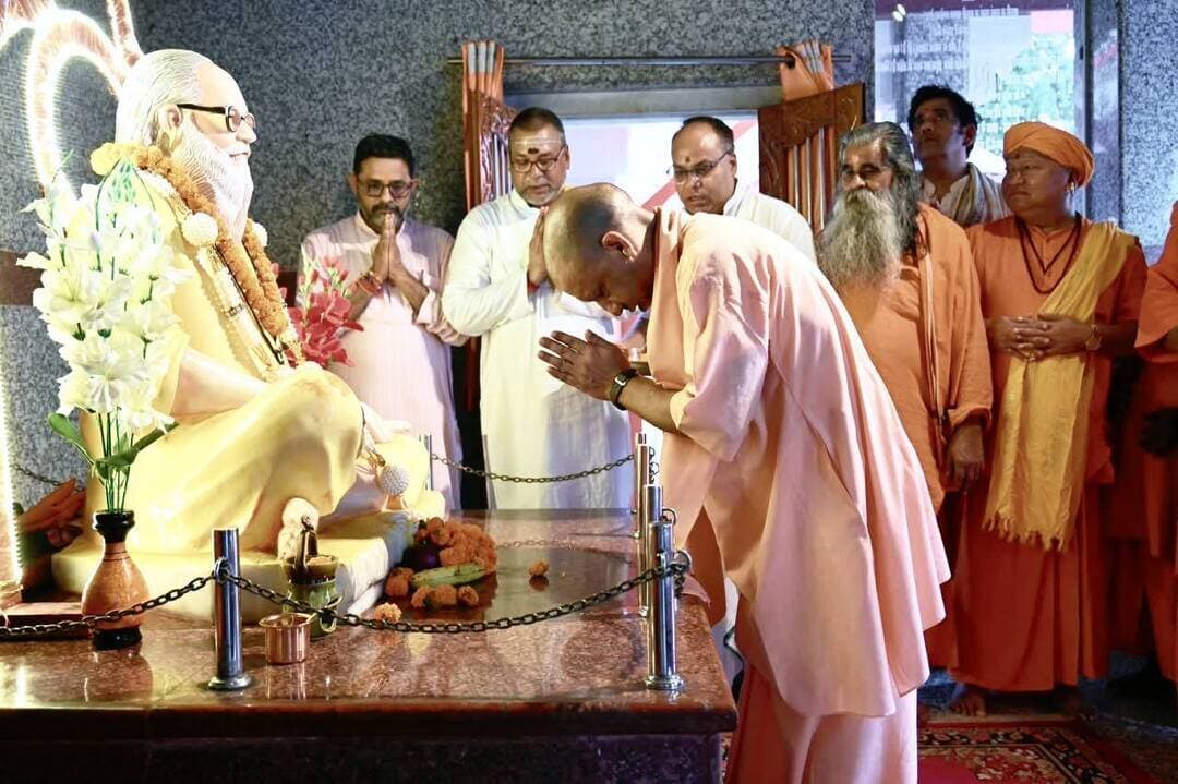 #गोरखनाथ मंदिर पहुंचे #सीएम #योगी आदित्यनाथ, बाबा गोरखनाथ और गुरु अवैद्यनाथ के दरबार में की पूजा-अर्चना...
#followerseveryone #cm #fb #up #nonfollowersviewers
#Gorakhpur #YogiAdityanath #GorakhnathTemple #UttarPradesh #GorakhNath