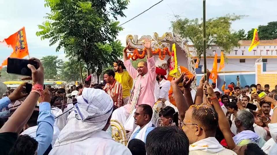 Live: हनुमानगढ़ी के महंत संदीप दास जी महाराज पहुंचे मधकौल गांव, हुआ जोरदार अभिनंदन
#Madhkaul #Belsand #Sitamarhi #MahantSandipDas #Hanumangarhi #Ayodhya #MadhkaulNews #BelsandNews #SitamarhiNews #BiharNews #SantSamagam #DharmikSamacha बेलसंड की आवाज