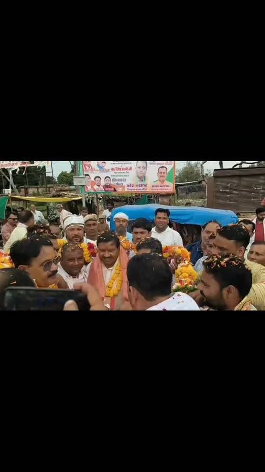 अनंतराम से मंडी गेट तक गूंजे भाजपा के नारे, प्रदेश महामंत्री व जिला प्रभारी का फूल-मालाओं से हुआ भव्य स्वागत
#breakingnews #auraiya #bjp #follow #upnews