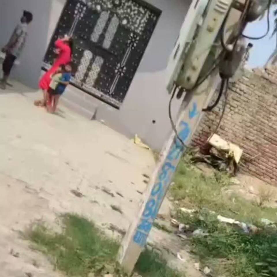 बापौली के गोयल रोड पर चले लाठी डंडे घटना हुई सीसीटीवी कैमरे में कैद थाना बापौली में शिकायत कराया मामला दर्ज